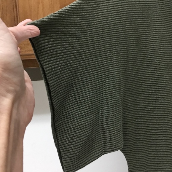 Tommy Bahama green Bonita Dolman Sleeve Pullover / EUC - Picture 5 of 10